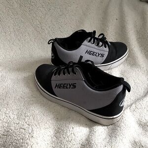 These are size 10 Healeys, gray and black in very good condition